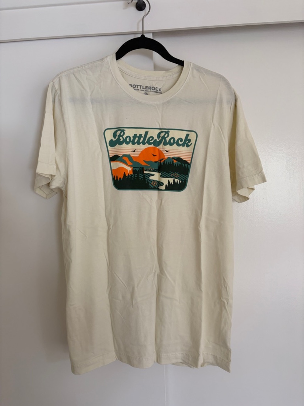 Men's Cream Graphic Tee - Vintage Mountain Print